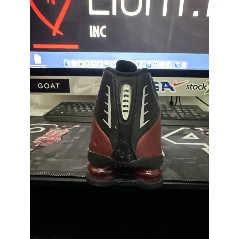 New Women's Size 9.5 Nike Shox R4 Black Team Red AR3565-009 Men's Size 8